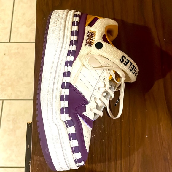 Sneakers for girls in very good condition as new. - Picture 3 of 5